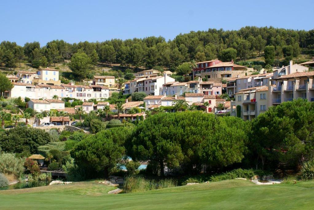 Hameau Des Amandiers-Vue Mer & Golf Saint-Cyr-sur-Mer Exteriér fotografie